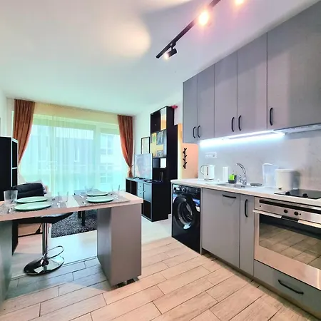 Апартаменты Compact Sarafovo To The
