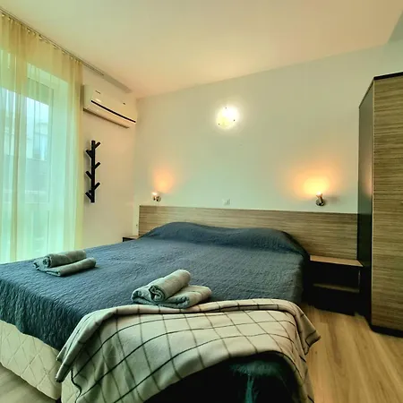 Апартаменты Compact Sarafovo To The